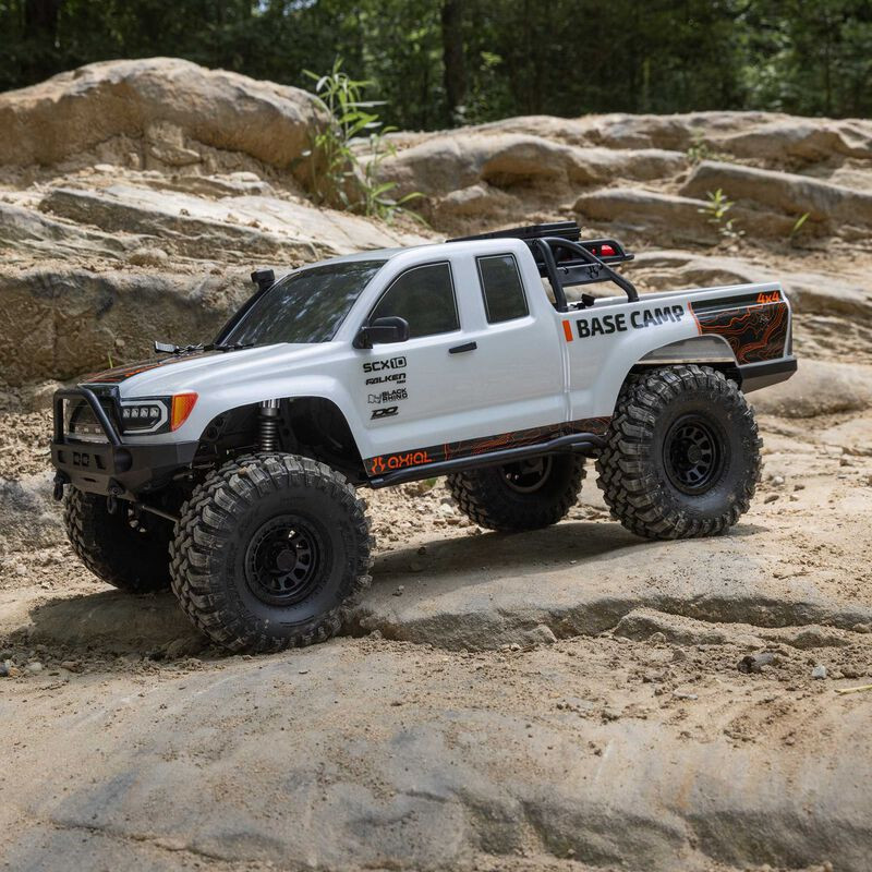 AXIAL SCX10 III BASE CAMP 1/10 4X4 ROCK CRAWLER RTR, BLANCO - Imagen 9