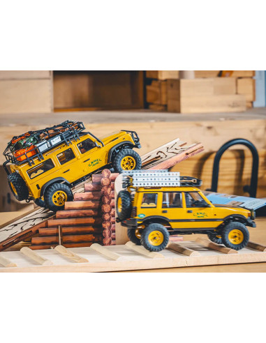 FMS LAND ROVER DEFENDER D110 RTR AMARILLO 1/24(INCLUYE BATERIA Y CARGADOR USB) - Imagen 6