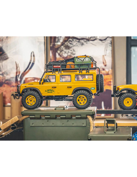 FMS LAND ROVER DEFENDER D110 RTR AMARILLO 1/24(INCLUYE BATERIA Y CARGADOR USB) - Imagen 7