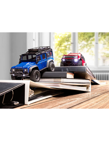 TRAXXAS LAND ROVER DEFENDER 1/18 TRX-4M 4WD ELECTRICO AZUL CLARO - Imagen 4